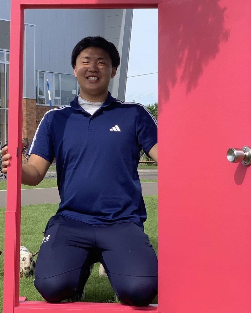 スポーツセンターで活動する訓子府町地域おこし協力隊の小見飛翔隊員